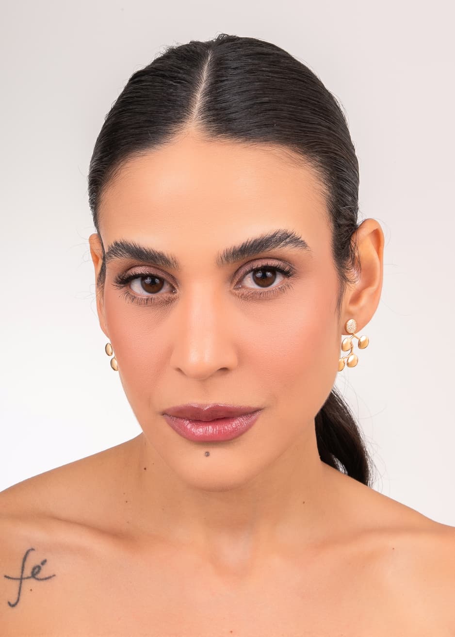 Pendientes delicados y brillantes