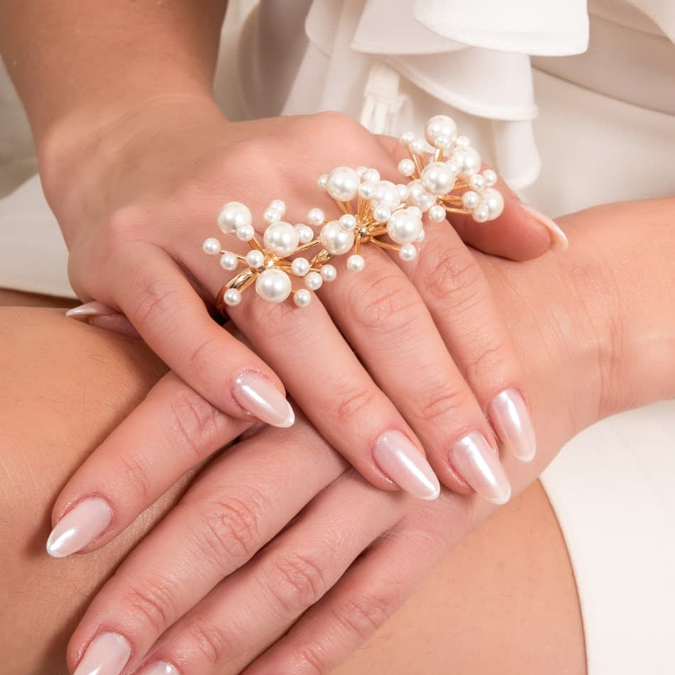 Pendientes y anillo de perlas poéticas